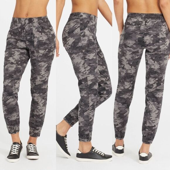 NWT|Spanx Stretch Twill Blackwash Cargo Jogger, SMALL - Picture 1 of 10